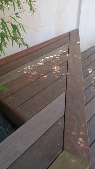 Pose terrasse sur pilotis et habillage jardinière