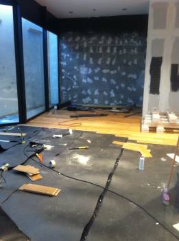 Pose d'un Parquet chêne pour l'enseigne QUICKSILVER à Marseille: