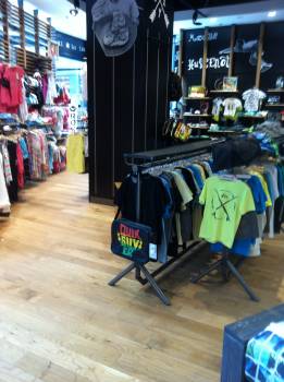 Pose d'un Parquet chêne pour l'enseigne QUICKSILVER à Marseille: