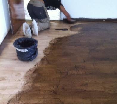 Foncé un parquet par la teinte sur Aix les Milles