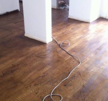 Foncé un parquet par la teinte sur Aix les Milles